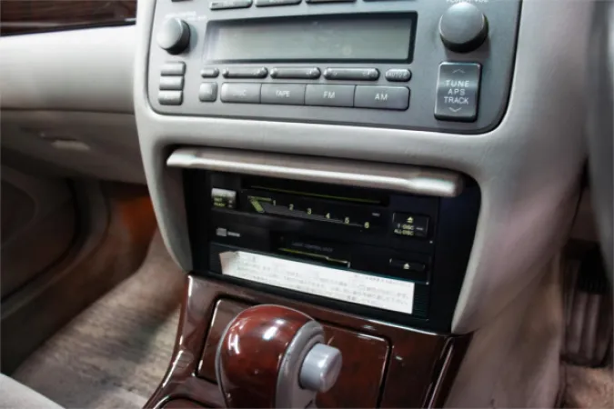 2000 TOYOTA CROWN — photo