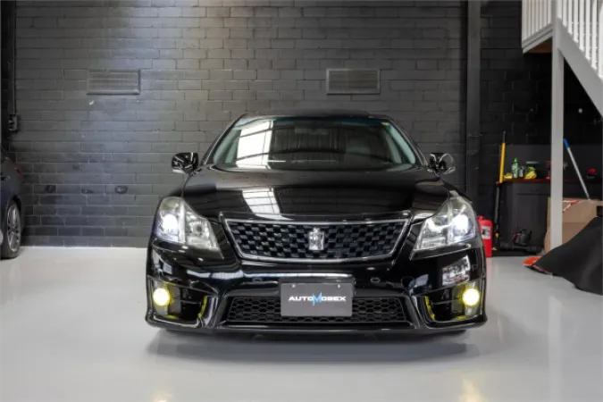 2011 TOYOTA CROWN — photo