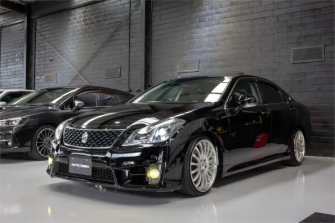 2011 TOYOTA CROWN — photo