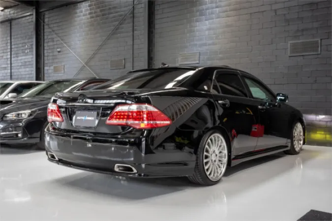 2011 TOYOTA CROWN — photo