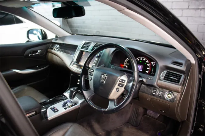 2011 TOYOTA CROWN — photo
