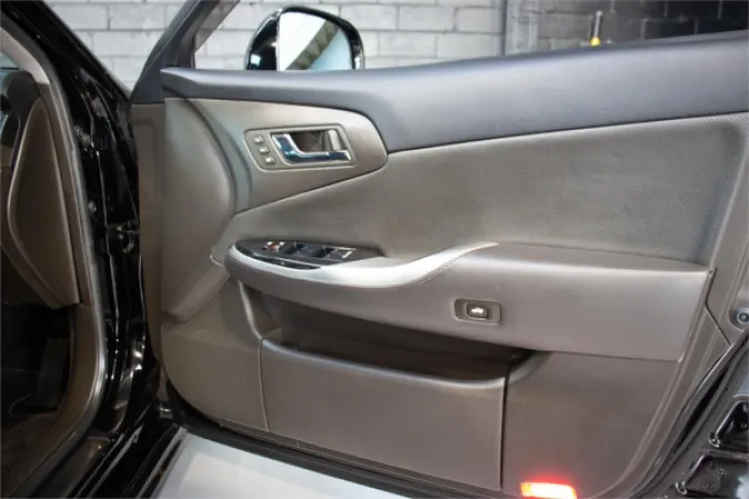 2011 TOYOTA CROWN — photo