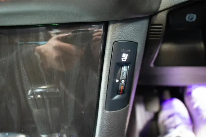 2011 TOYOTA CROWN — photo