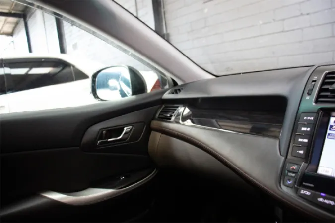 2011 TOYOTA CROWN — photo
