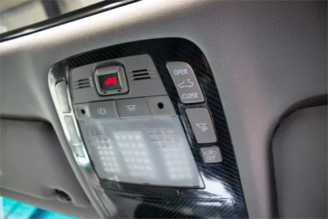 2011 TOYOTA CROWN — photo