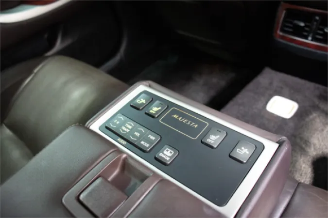 2009 TOYOTA CROWN — photo
