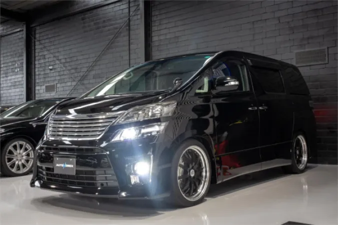 2013 TOYOTA VELLFIRE — photo
