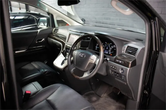 2013 TOYOTA VELLFIRE — photo