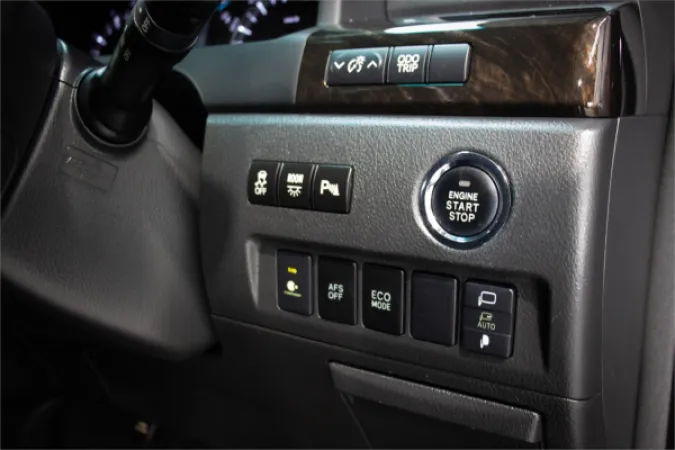 2013 TOYOTA VELLFIRE — photo