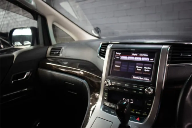 2013 TOYOTA VELLFIRE — photo