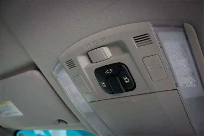 2013 TOYOTA VELLFIRE — photo