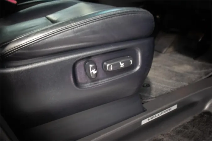 2013 TOYOTA VELLFIRE — photo