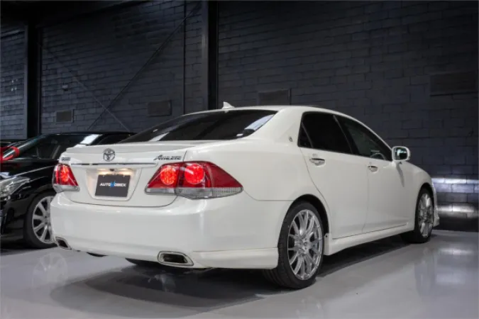 2012 TOYOTA CROWN — photo