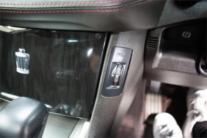 2012 TOYOTA CROWN — photo