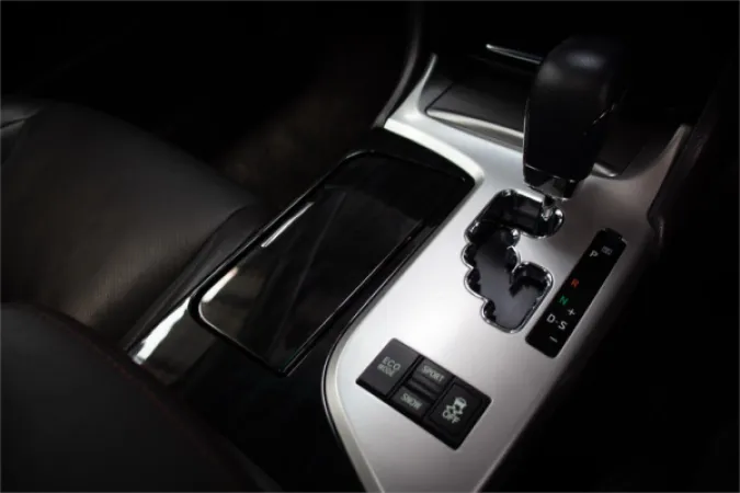 2012 TOYOTA CROWN — photo