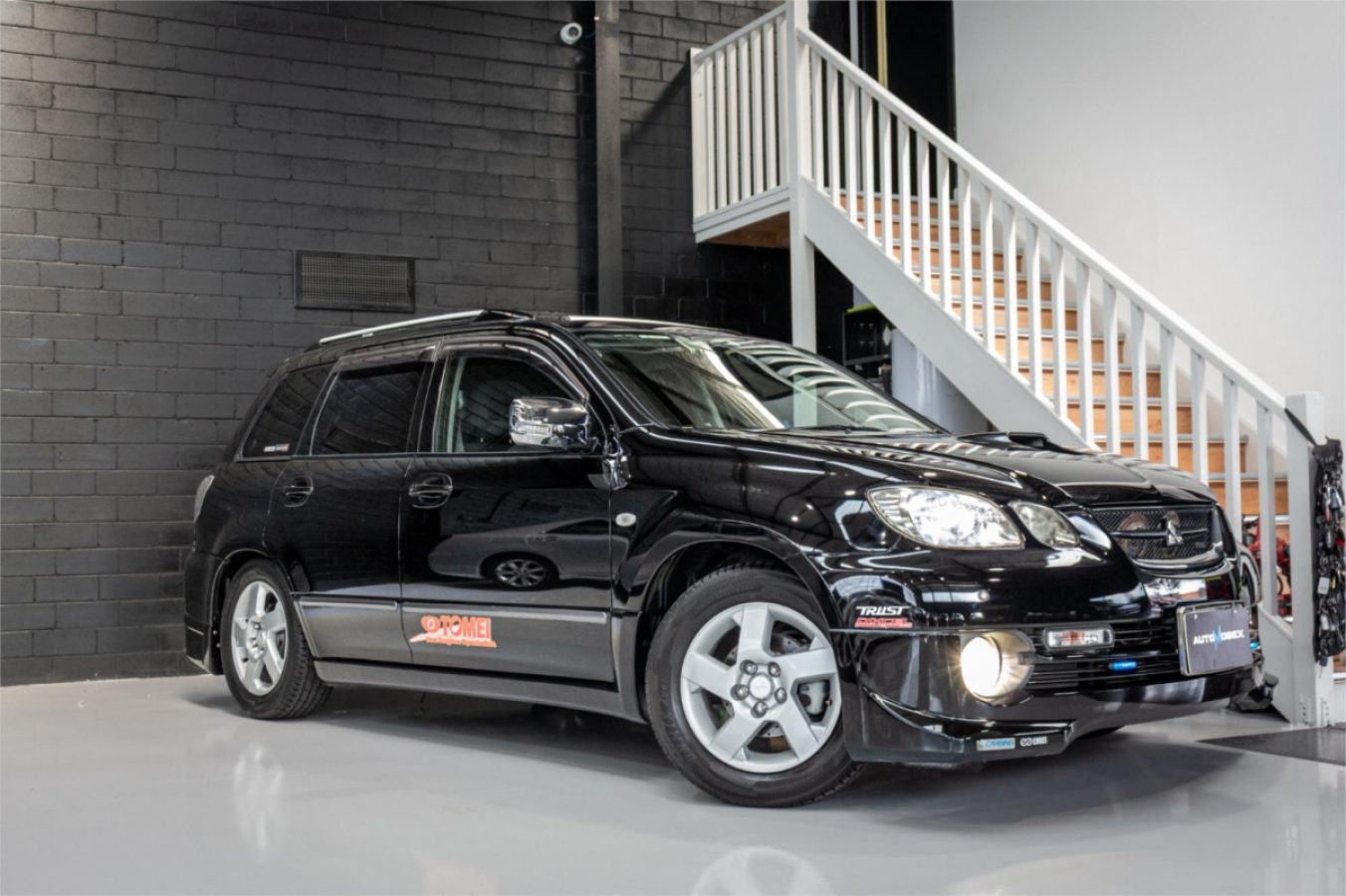 2003 MITSUBISHI Airtrek — photo