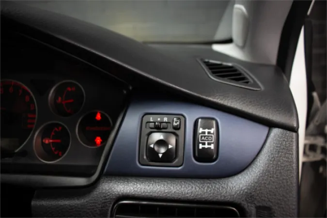 2003 MITSUBISHI LANCER — photo