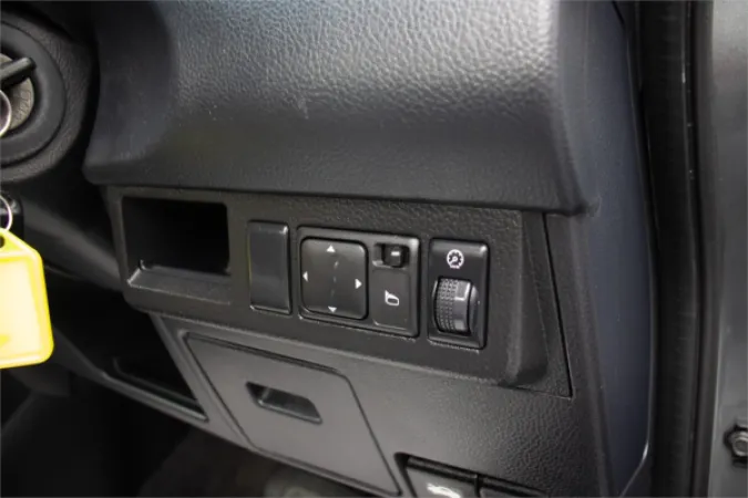 2009 NISSAN TIIDA — photo