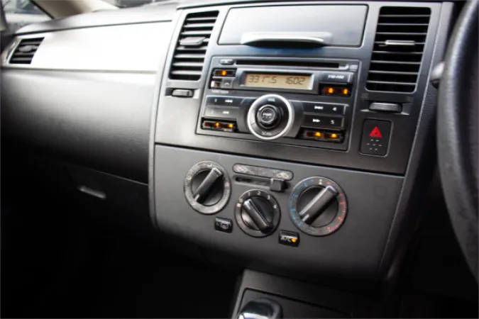 2009 NISSAN TIIDA — photo