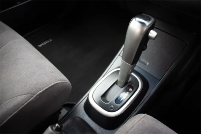 2009 NISSAN TIIDA — photo