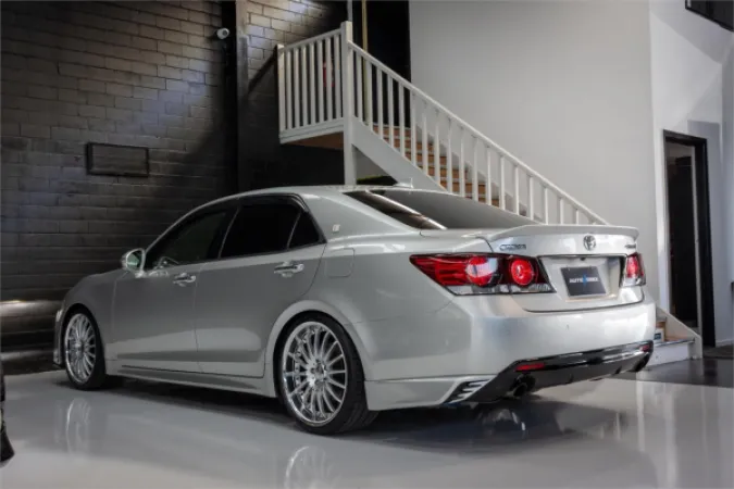 2016 TOYOTA CROWN — photo