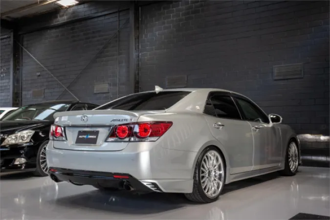 2016 TOYOTA CROWN — photo