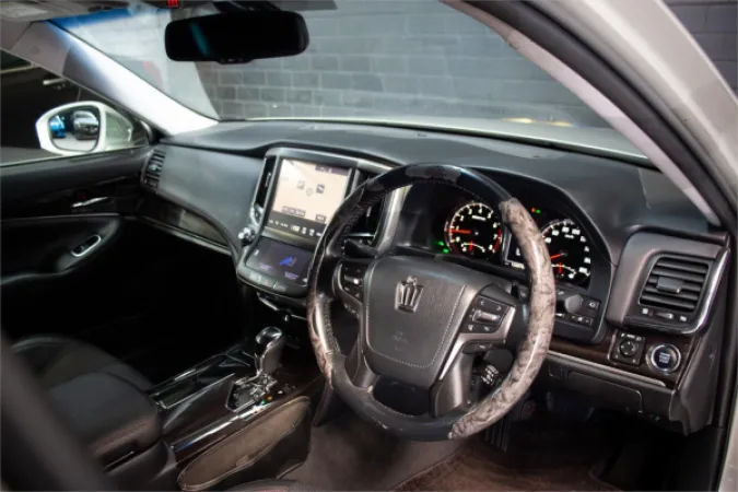 2016 TOYOTA CROWN — photo
