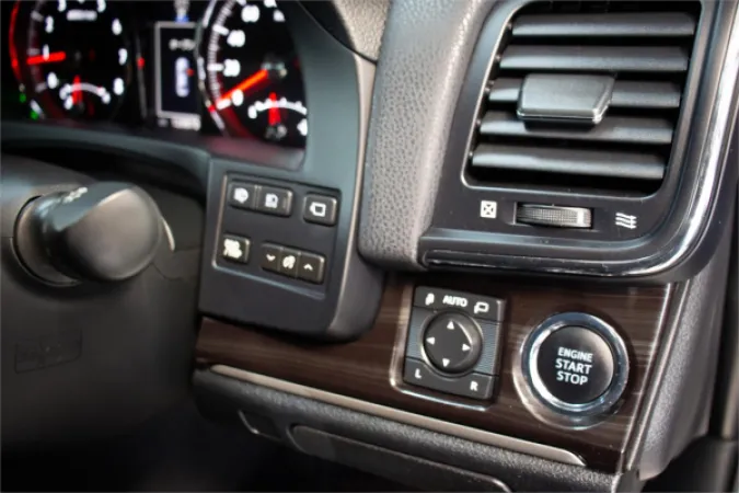 2016 TOYOTA CROWN — photo