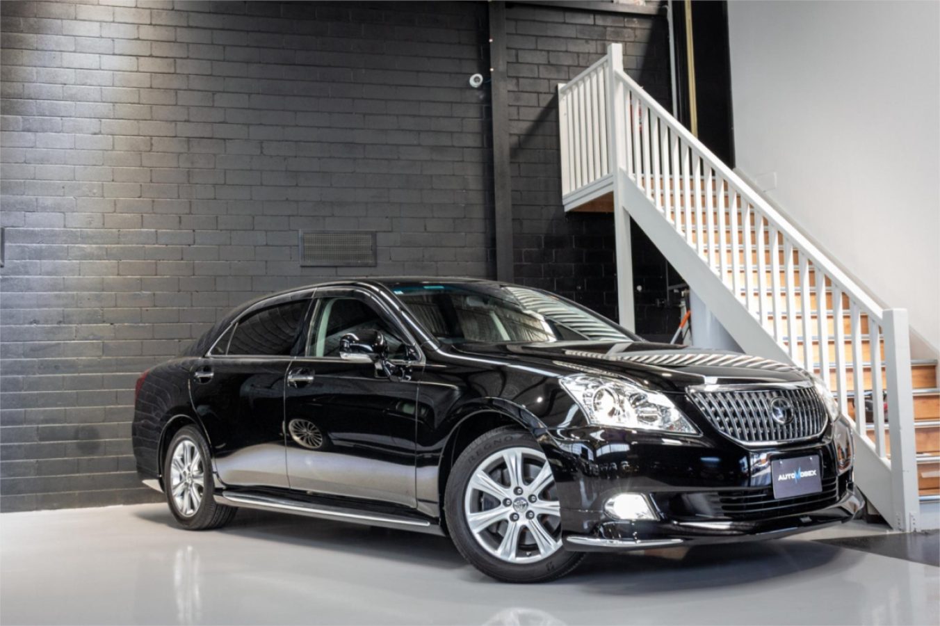 2012 TOYOTA CROWN — photo