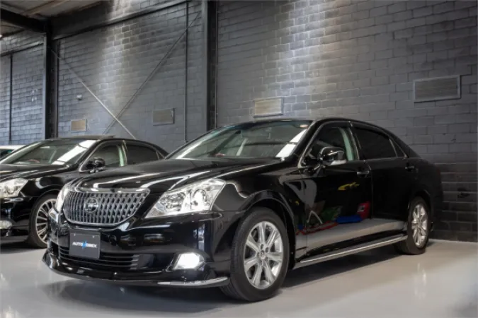 2012 TOYOTA CROWN — photo