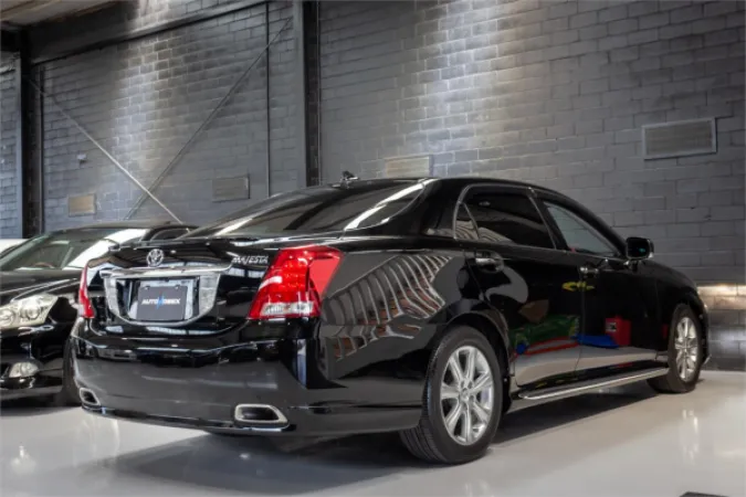 2012 TOYOTA CROWN — photo