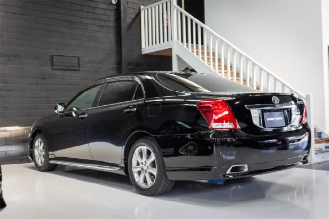 2012 TOYOTA CROWN — photo