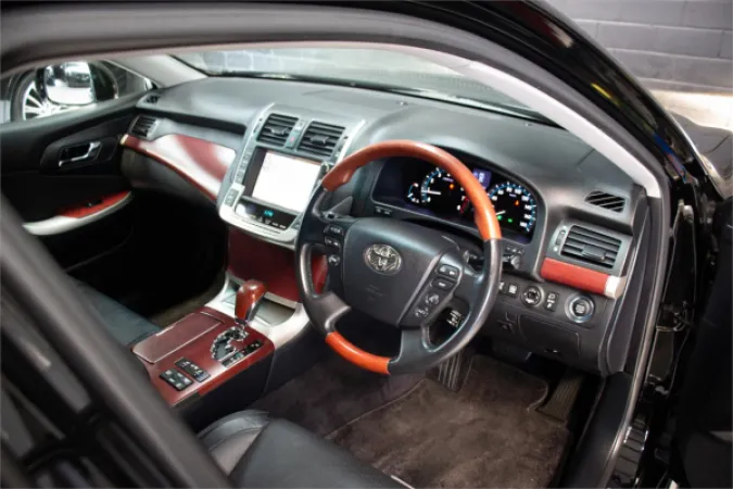 2012 TOYOTA CROWN — photo