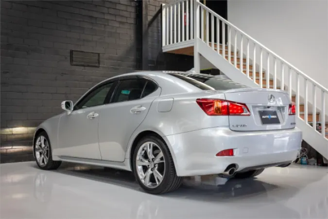 2010 LEXUS IS350 — photo