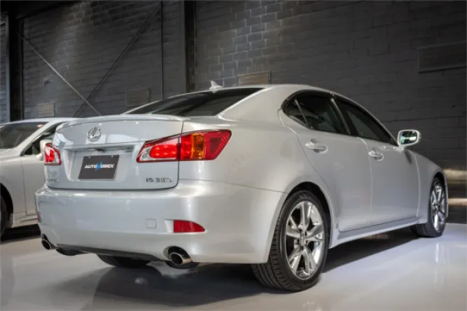 2010 LEXUS IS350 — photo