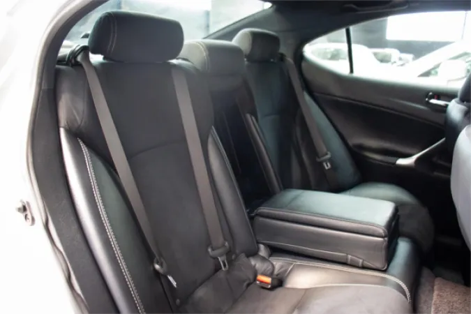 2010 LEXUS IS350 — photo