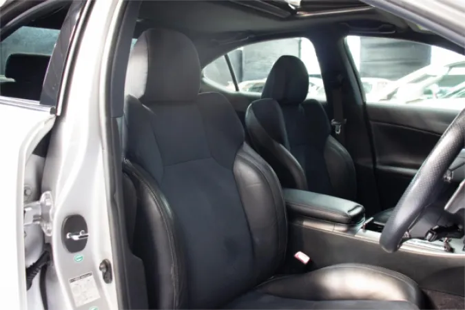 2010 LEXUS IS350 — photo