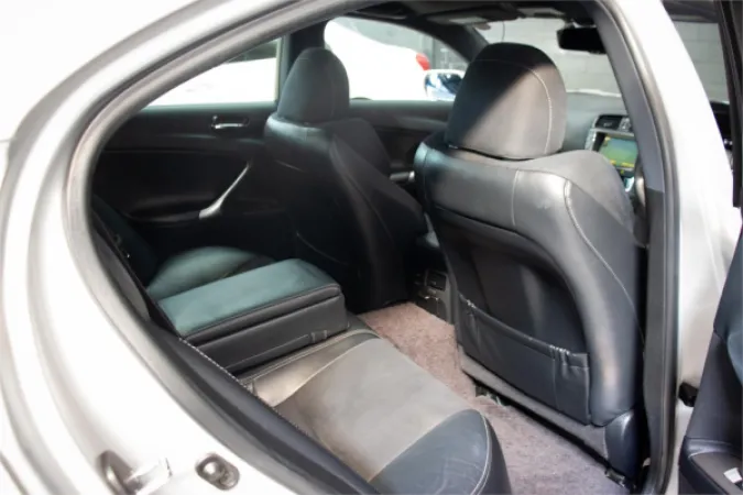 2010 LEXUS IS350 — photo