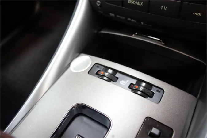 2010 LEXUS IS350 — photo