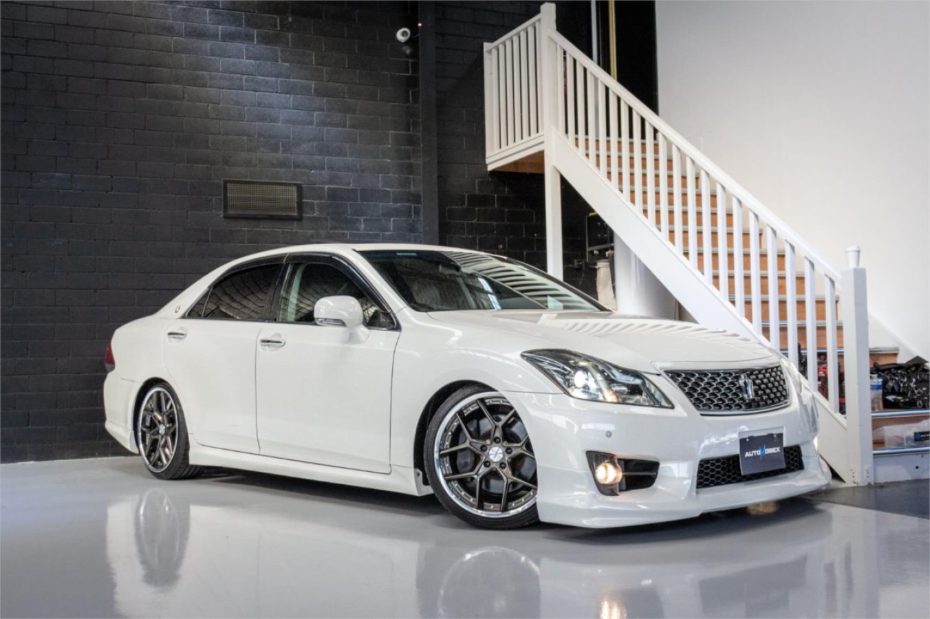 2010 TOYOTA CROWN — photo