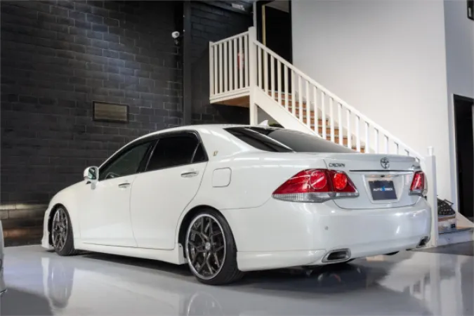 2010 TOYOTA CROWN — photo
