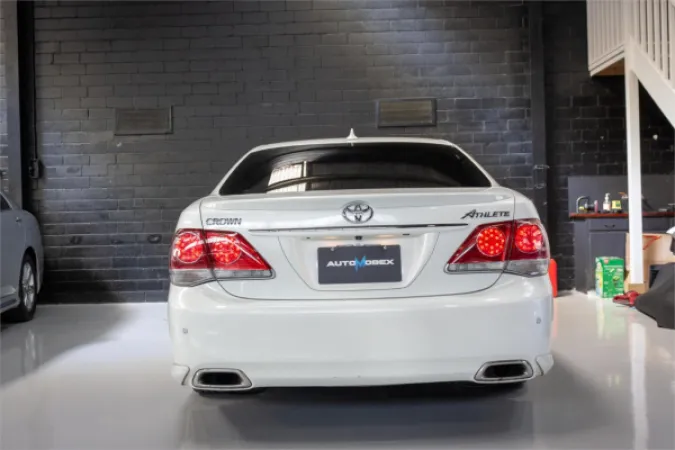 2010 TOYOTA CROWN — photo