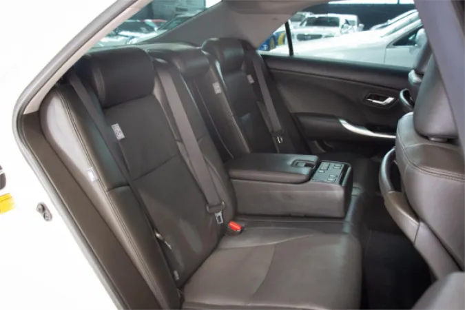 2010 TOYOTA CROWN — photo