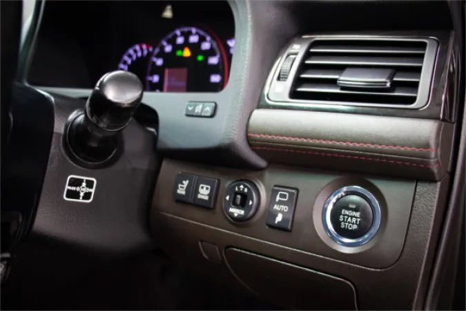 2010 TOYOTA CROWN — photo