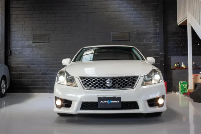 2010 TOYOTA CROWN — photo