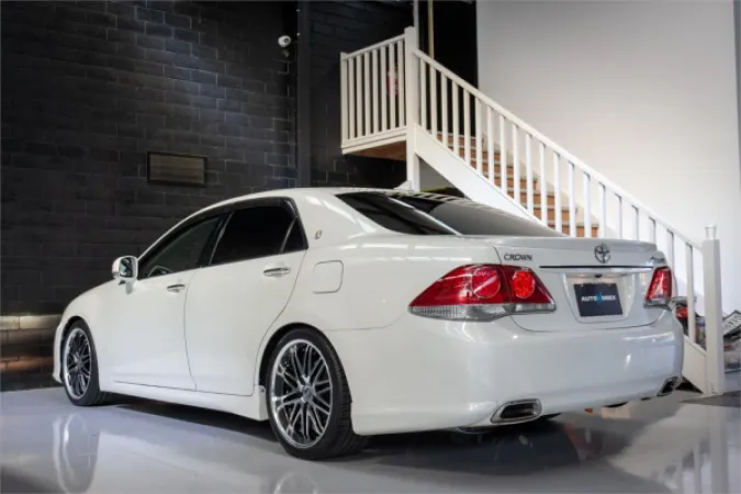 2010 TOYOTA CROWN — photo