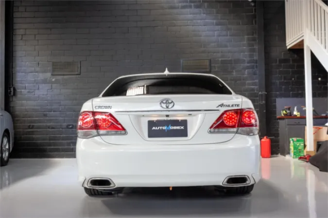 2010 TOYOTA CROWN — photo