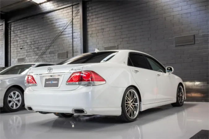 2010 TOYOTA CROWN — photo