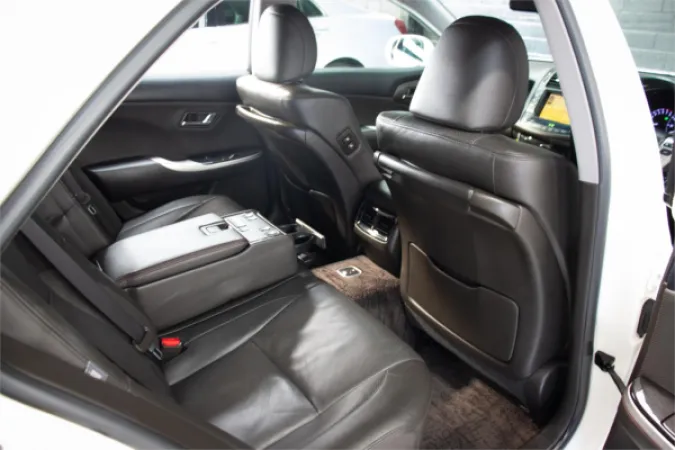 2010 TOYOTA CROWN — photo