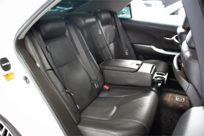 2010 TOYOTA CROWN — photo